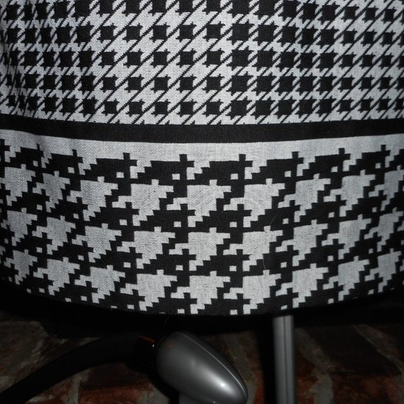 NWT Jessica Simpson houndstooth dress, 4 - Picture 4 of 8